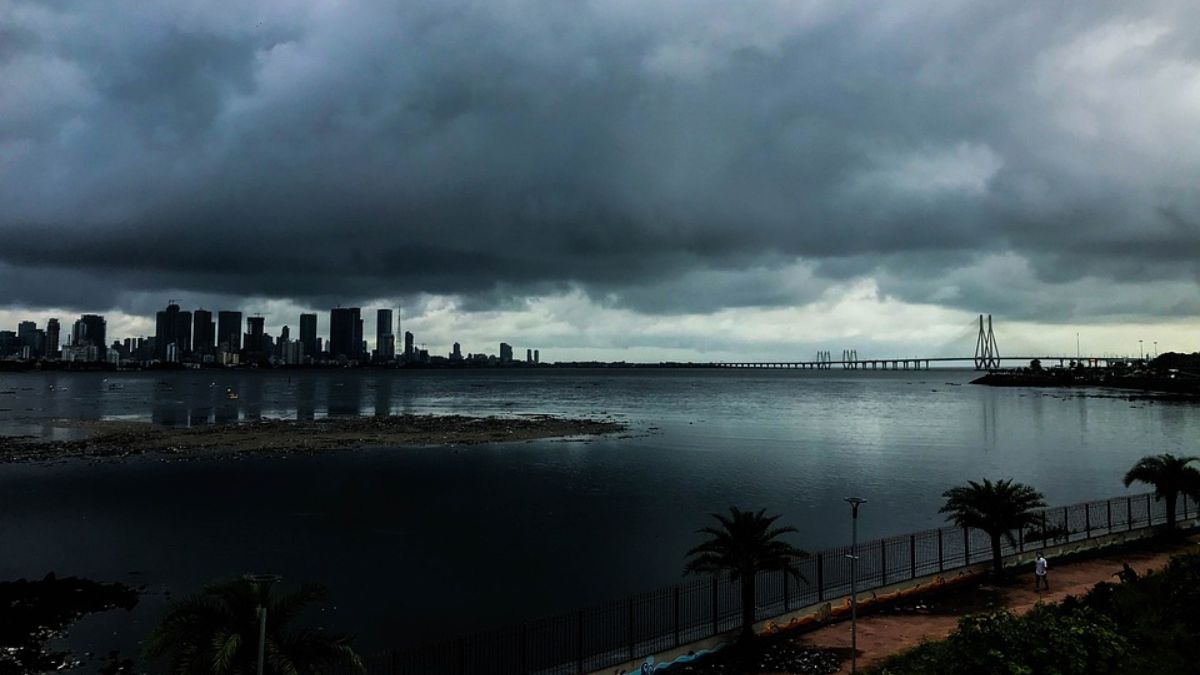 Clouds Took Barso Re Megha Too Seriously As Mumbai Witnesses Floods With First Rain. Netizens React