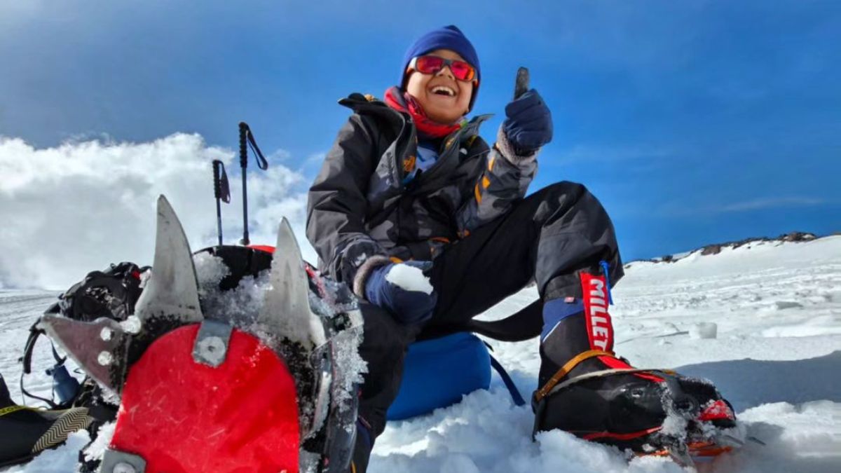8-Year-Old Indian Kid From Dubai Conquers Europe’s Highest Peak In Just 5 Days