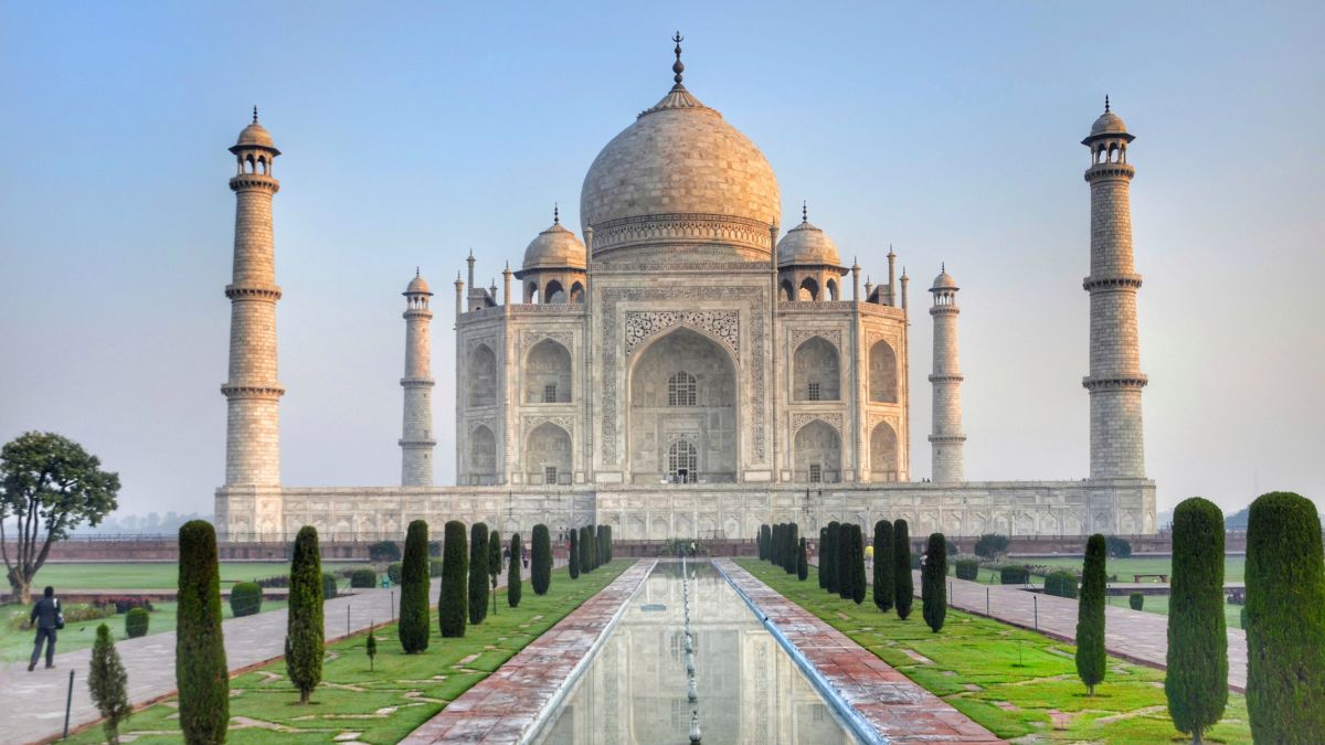 Yamuna Has Reached The Taj Mahal Gates For The 1st Time In 45 Years; Can Water Enter The Gates?