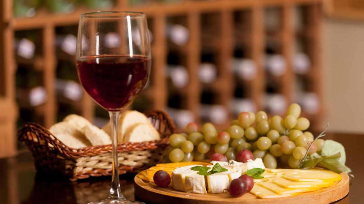 What's Better, Drinking Alcohol Before Or After You Eat? This