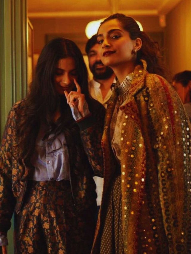 cropped-Sonam-Kapoor-Rhea-Kapoor.jpg