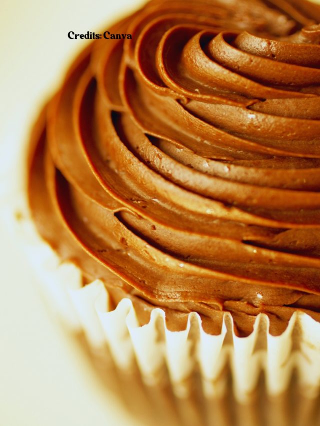 What Is Cake Frosting? How Is It Different From Icing?
