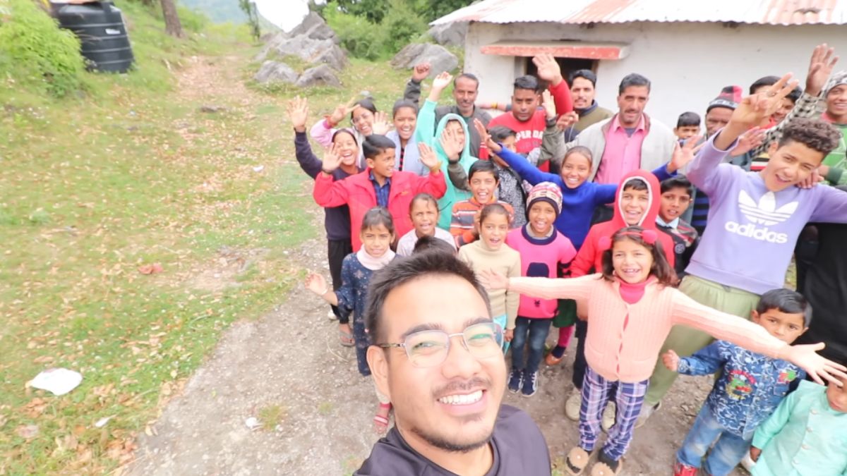 1800 Momos For 500 People! YouTuber Threw A ‘Momo Party’ For A Village In Uttarakhand!