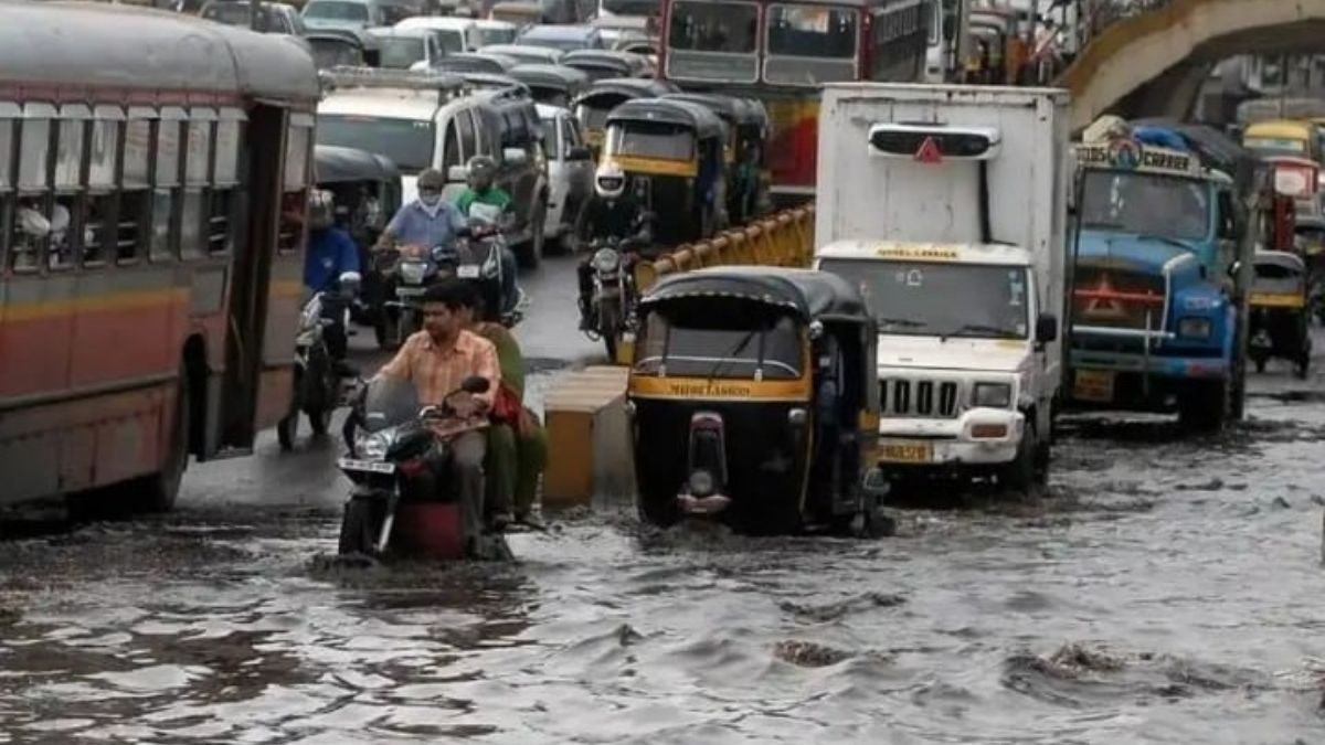 It’s Raining Heavily, Mumbaikars! Roads Are Waterlogged And Andheri Subway Is Shut!