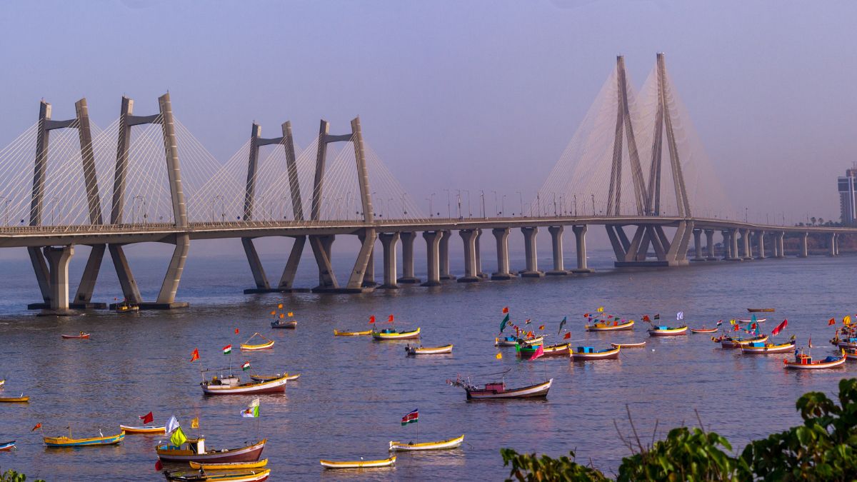 Man Jumps Off Bandra-Worli Sea Link, Search Operation On With Mumbai Police, Navy Helicopter & Divers