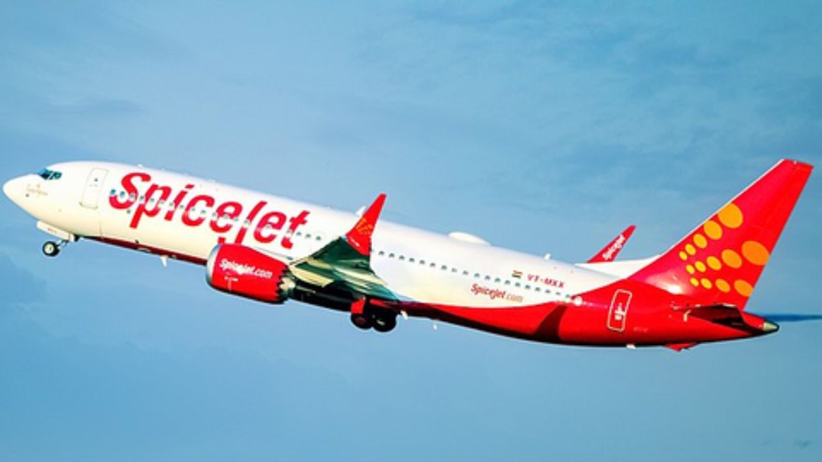 SpiceJet Denies Boarding To 3-Day-Old Child & Parents; Here’s What The Lap Passenger Policy Say