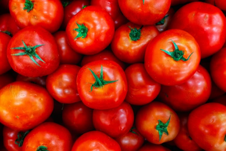 Thane Woman Gets 4 Kg Tomatoes As Birthday Gift Proving How Priceless These Are Amidst Inflation