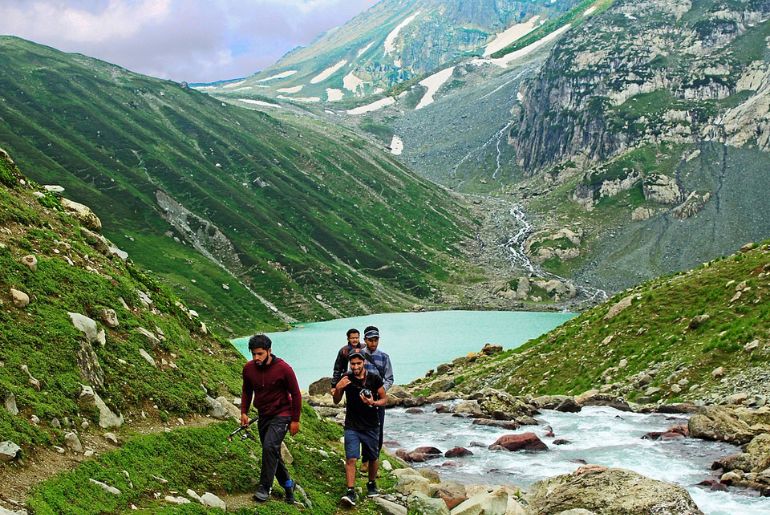 trekking expeditions kashmir