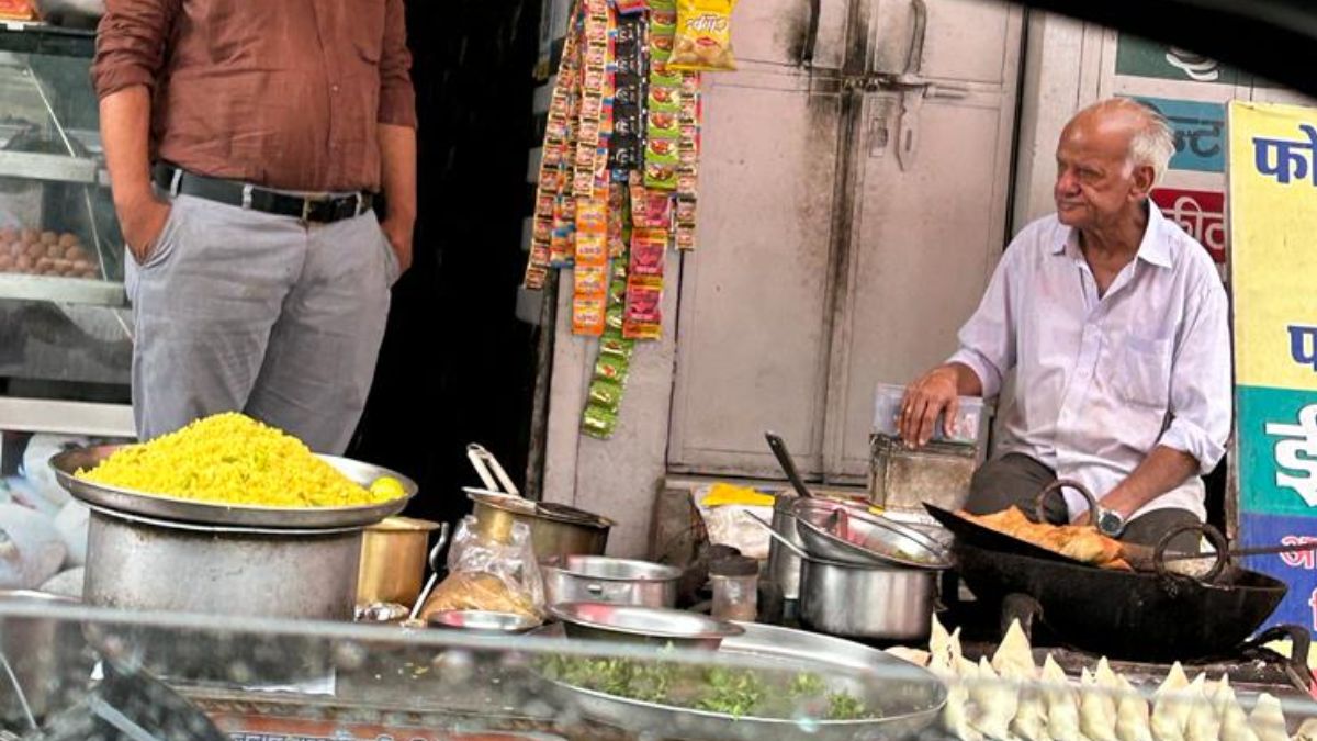 Man Shares An Important Life Lesson He Learnt From A Samosa Seller In Udaipur & It’s So Inspiring