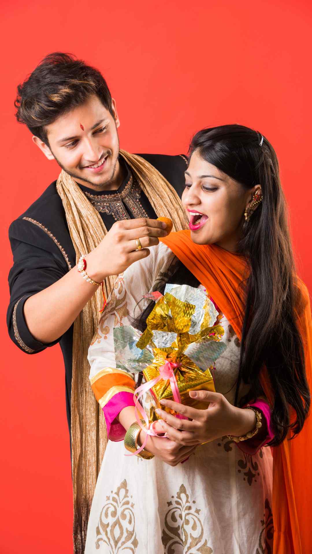 Oberoi Mall - Are you ready for the 'Raksha Bandhan photo contest'? Pose  together at our special photo corner with your brother/sister and get your  picture clicked. Upload the photo on our