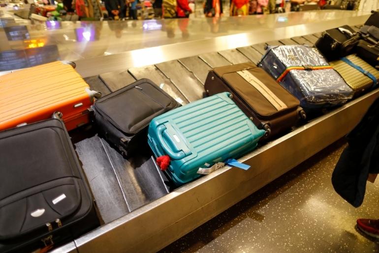 Airport staffer shares life hack