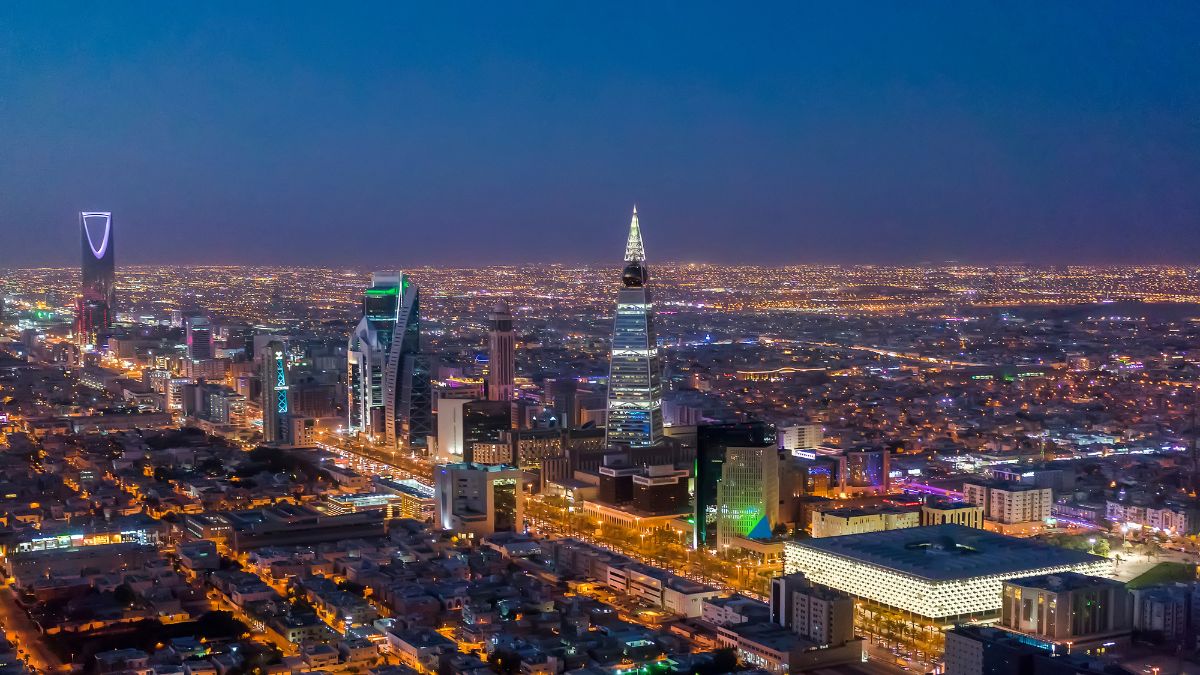 Saudi Arabia Has Introduced E-Visa Waivers For British & Irish Nationals; Here’s All About It