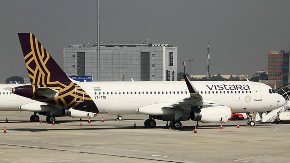 Tow Truck Bangs Into Mumbai-Kolkata Vistara Flight At Mumbai Airport; 140 Passengers Deboarded