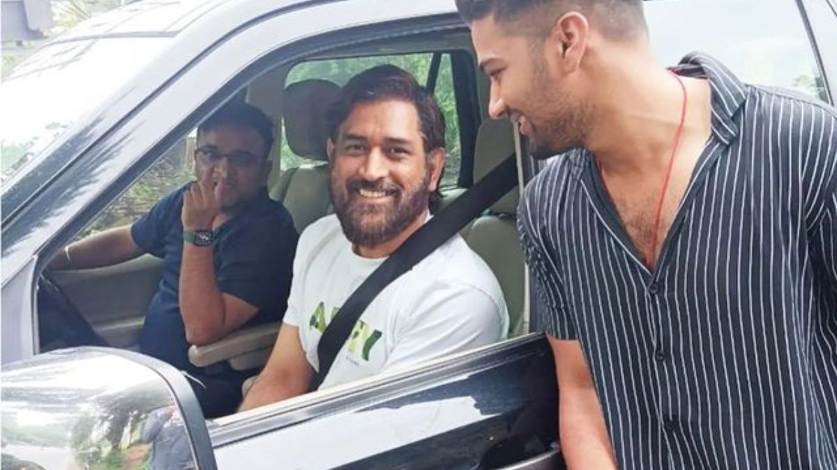 MS Dhoni Gets Lost In Ranchi & Asks For Directions; Fans Praise His Humility