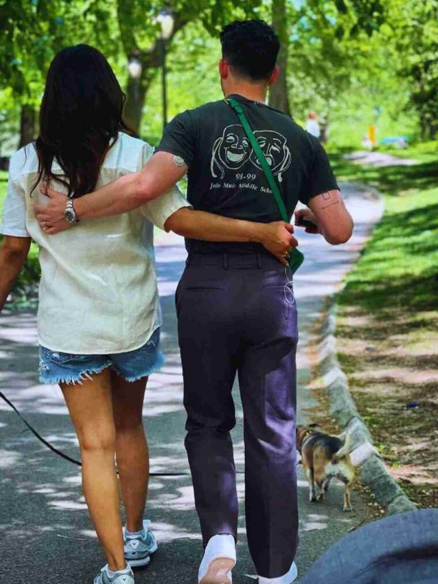 cropped-Priyanka-Chopra-with-family.jpg