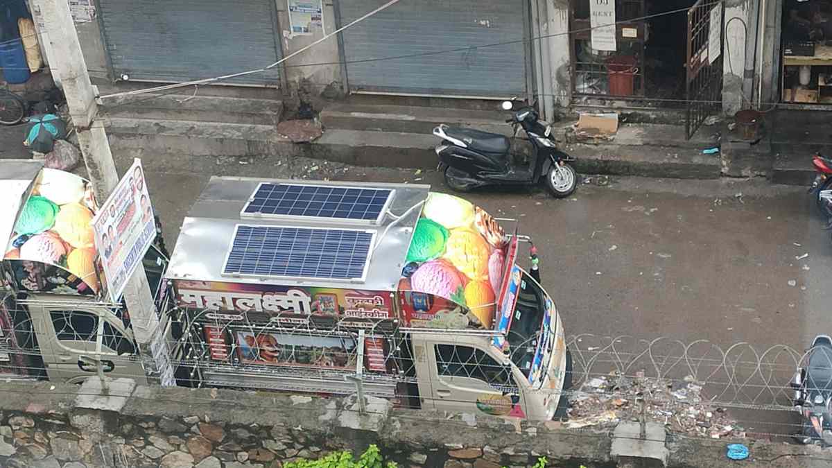 Delhi Ice Cream Truck With Solar Panels On It Has Netizens Impressed; Why It’s A Genius Idea?