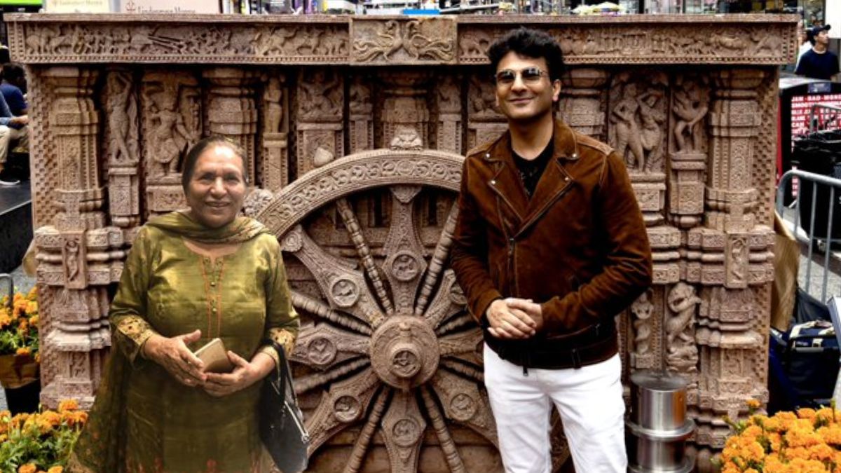 Chef Vikas Khanna Unveils 1,800 Kg Replica Of Konark Chakra At New York’s Times Square