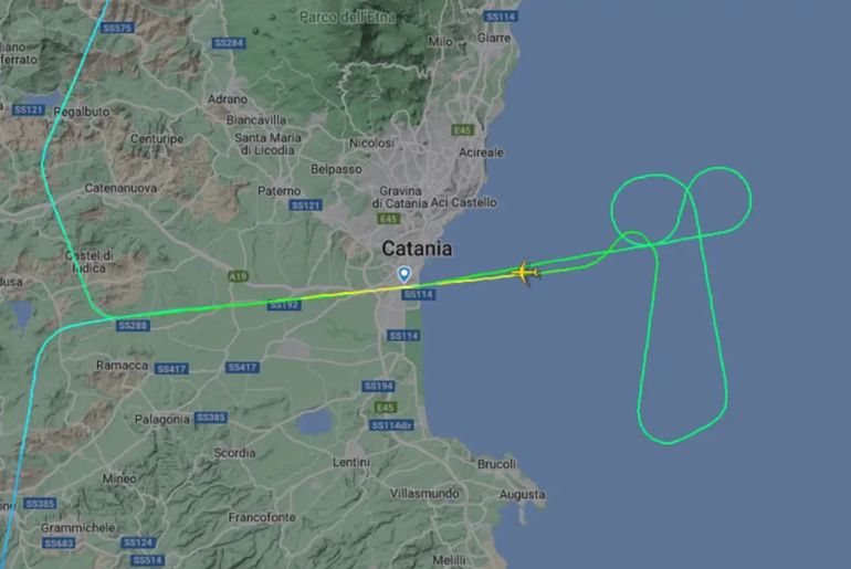 lufthansa pilot draws penis, phallic drawing in the sky, frsuatrated pilot, phallus-shaped drawing, airline mischief, funny airline moments