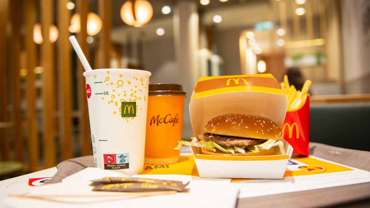 McDonald's Employee Reveals They Use 4-Pound Sugar Bag To Make Sweet Tea;  Diabetes In A Cup?