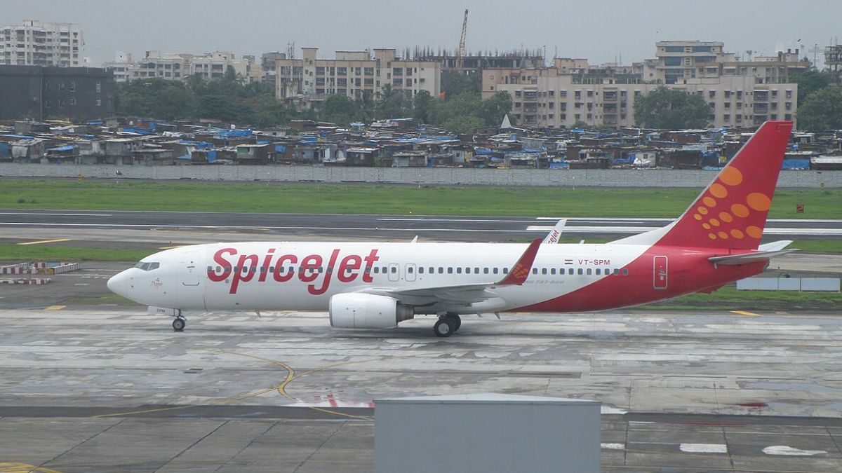 SpiceJet Passenger Takes Objectionable Photos And Video Of Air Hostess; DCW Issues Notice