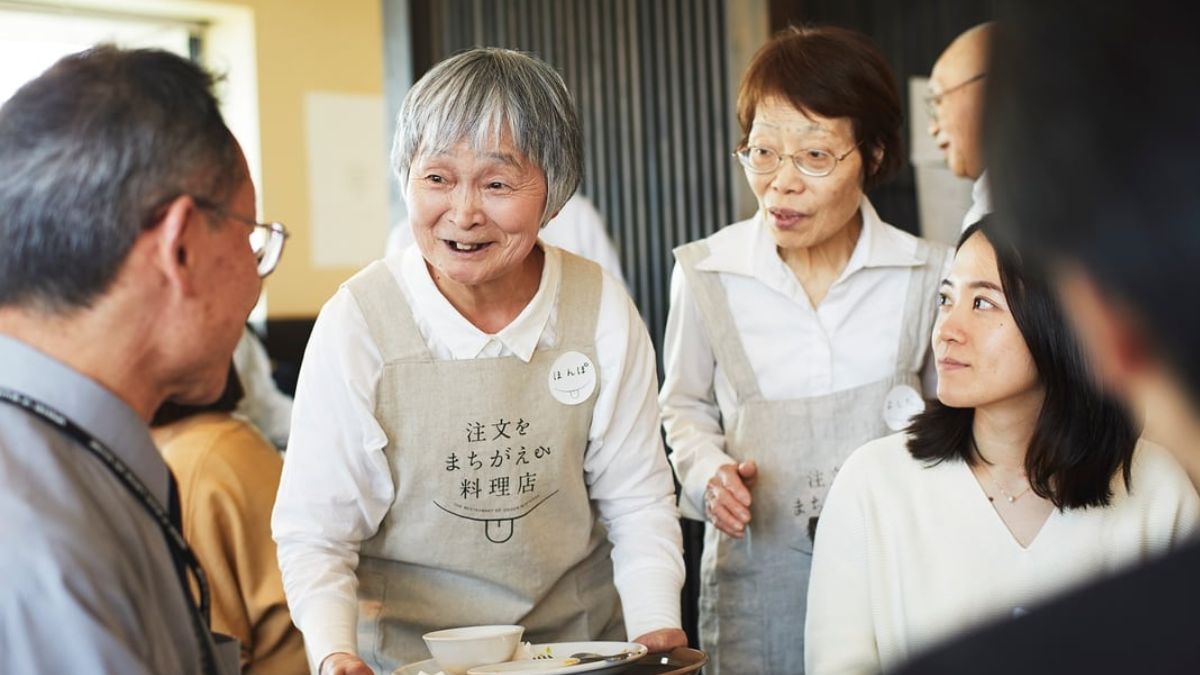 At This Restaurant In Tokyo, Orders And Deliveries Often Go Wrong And They Appreciate Mistakes