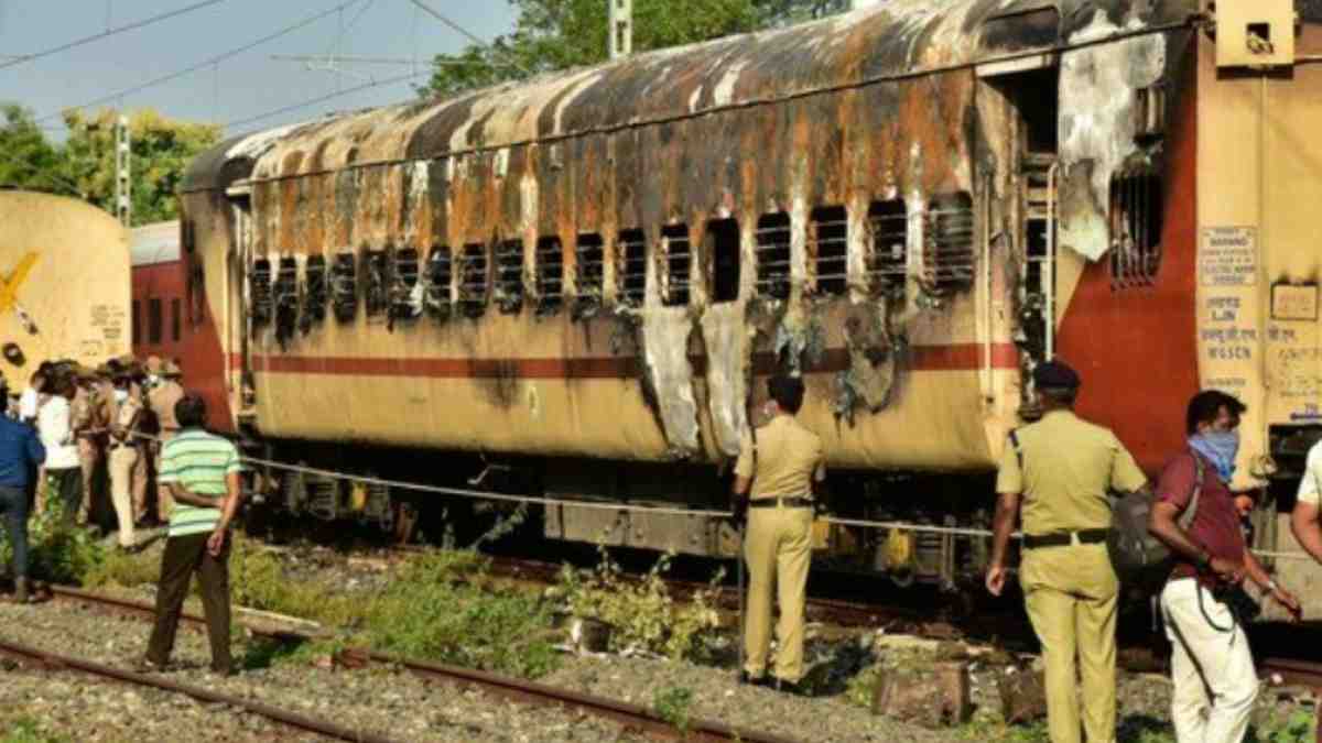 Tamil Nadu: Private Coach Catches Fire Leaving 10 Dead & Many Injured