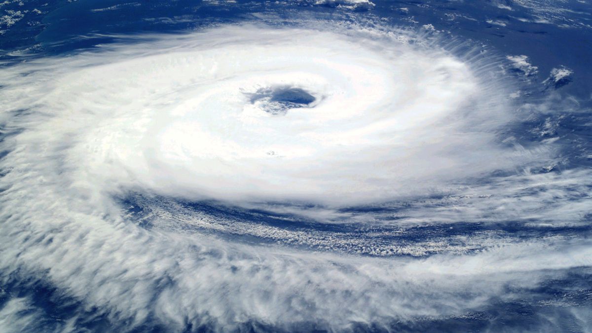 Typhoon Khanun Wreaks Havoc in Japan: 400 Flights Canceled, 35% Homes Without Power