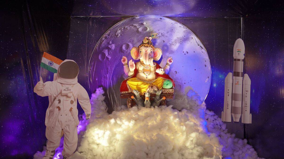 Bappa On Moon! This Pandal In Kolkata’s Baguiati Celebrated Ganeshotsav With Chandrayaan-3 Theme