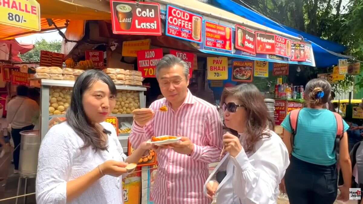 Japanese Ambassador & Wife Explore Sarojini Nagar, Enjoy Aloo Tikki, Momo And Ram Laddu