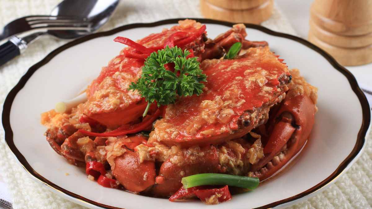 Crab For ₹56,000? Japanese Woman Speechless Upon Seeing Bill At Singapore Eatery; Calls Police