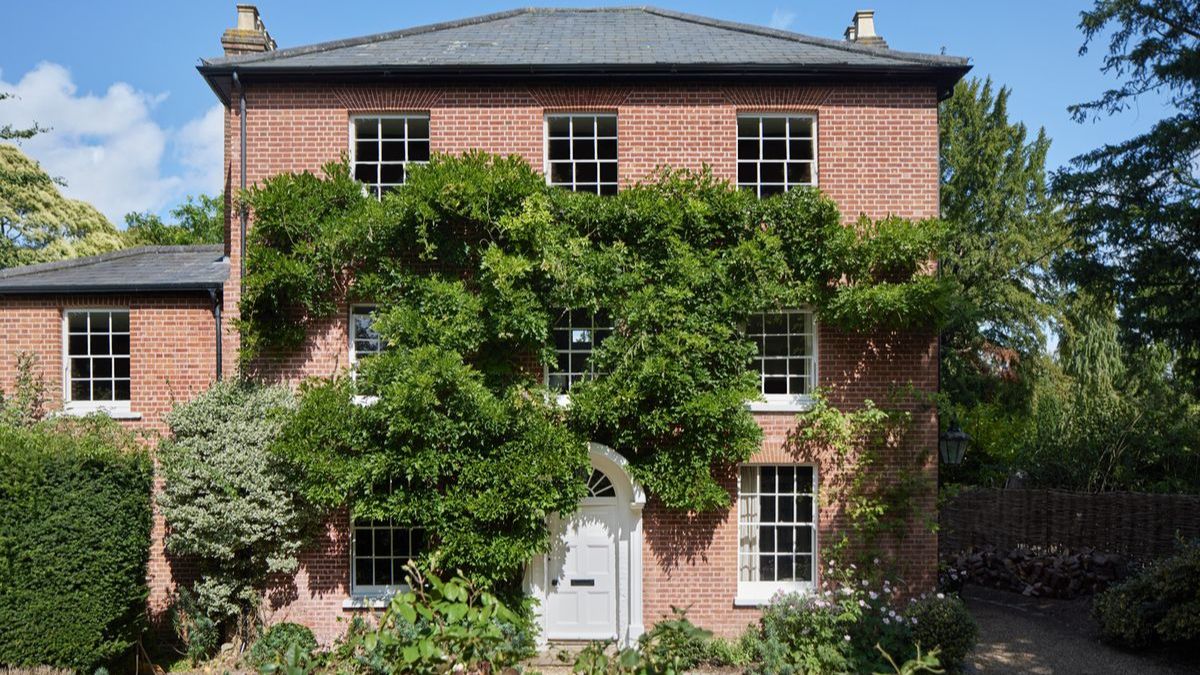 Chris Evans’s UK Georgian House Worth £4 M Is For Sale! Wanna Buy?