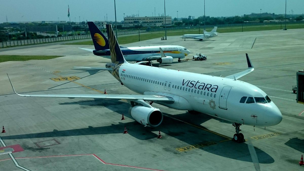 Vistara Staff Leaves A Blind Elderly On Plane Alone; Son’s Video Goes Viral. Airline Responds