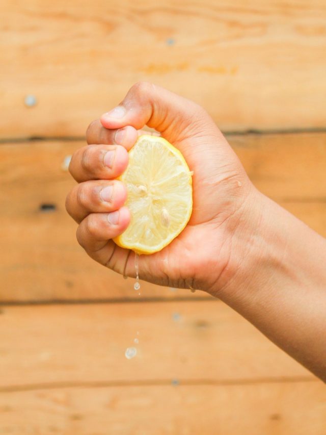 juicing lemon 1_11zon