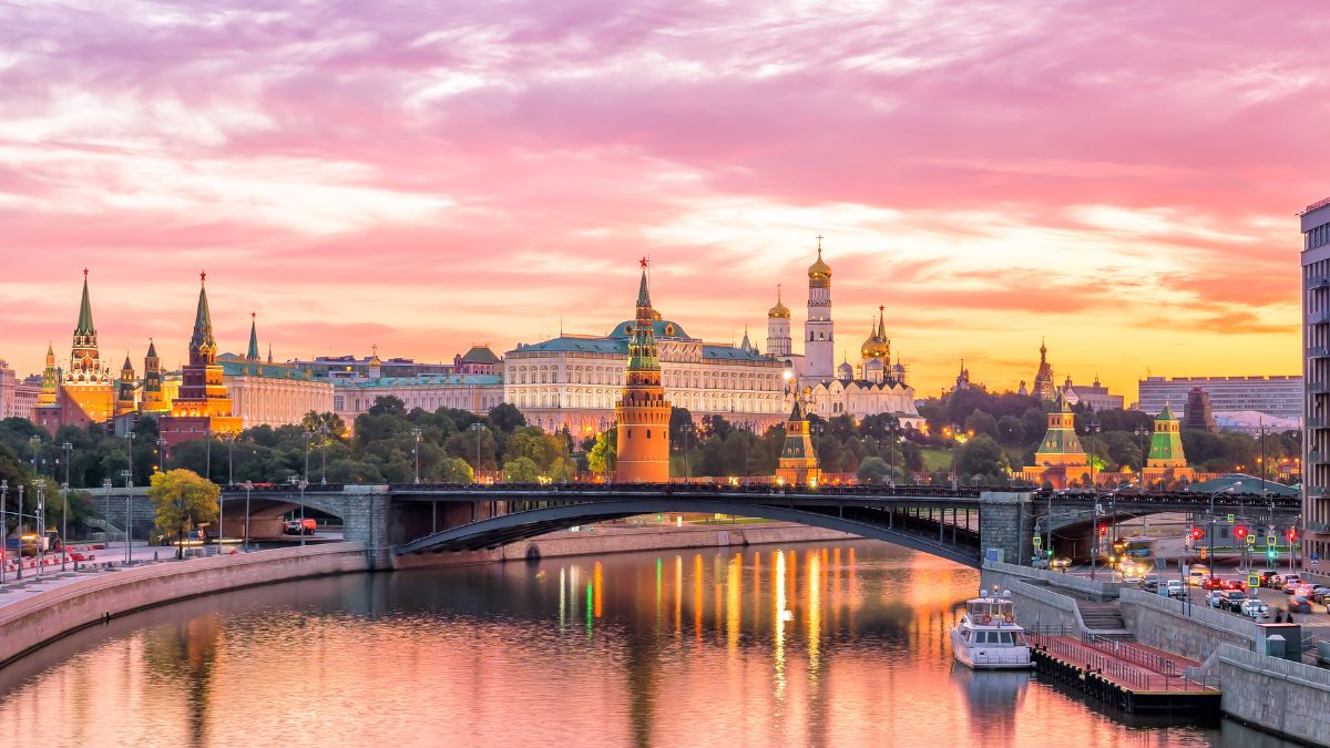 Moscow Plans To Launch A Virtual Foreign Tourist Card; What It Is, How It Will Work & More Inside   
