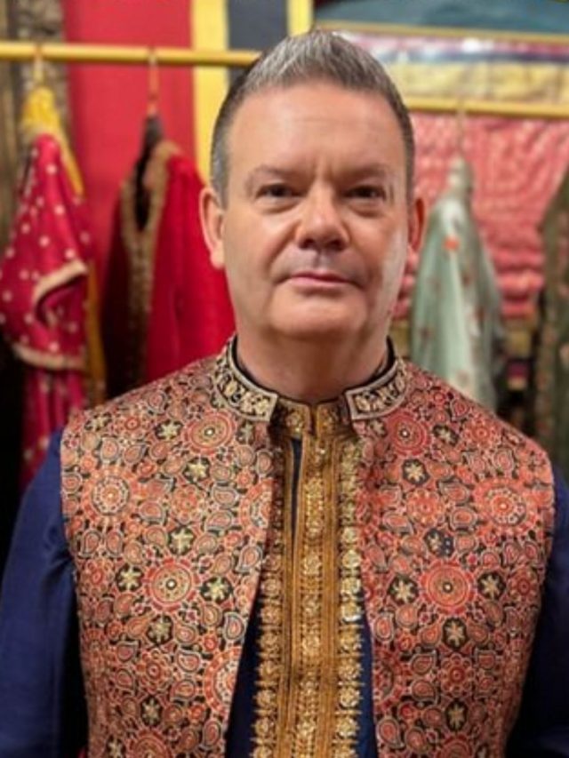 Chef Gary Mehigan Shows How To Make The Perfect Sauce From Baby Tomatoes & Basil