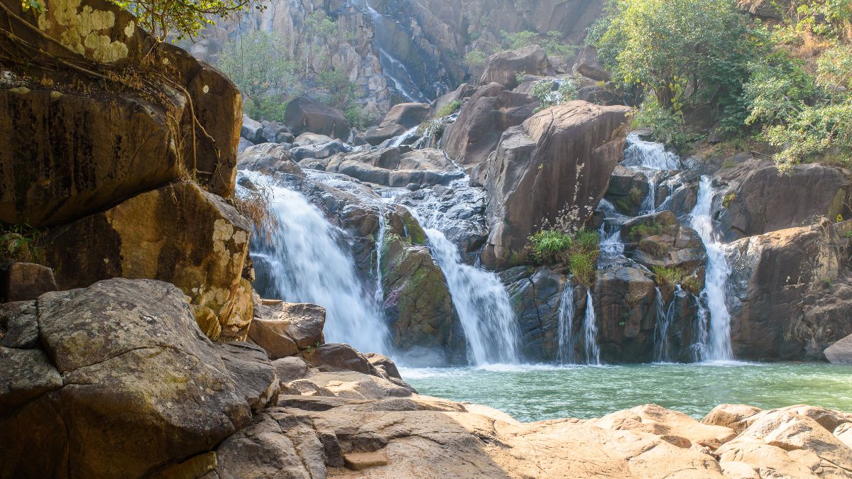 THESE Famous Waterfalls Of Jharkhand Are Witnessing Huge Tourist Influx