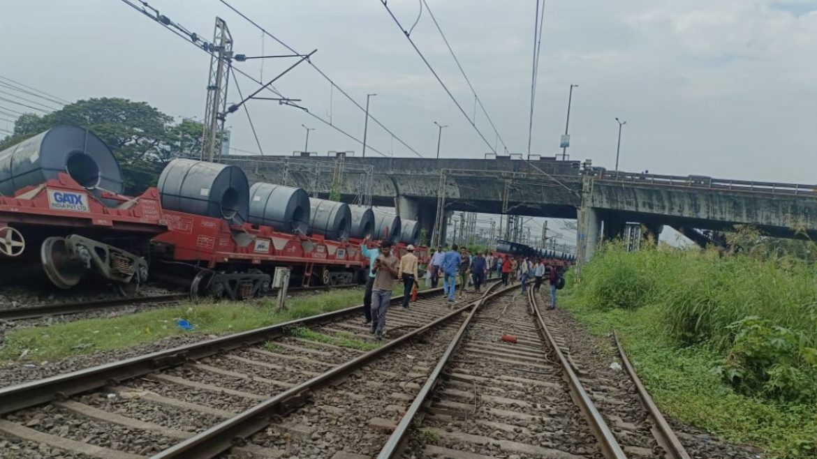Thane Train Derailment Caused Traffic On Central Railway's Main Line