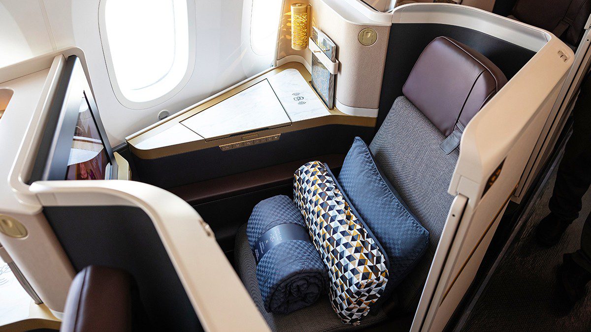 Etihad Airways Unveils Its New Lie-Flat-Bed For Business Class, 17.3 Inch 4K & More At Dubai Airshow