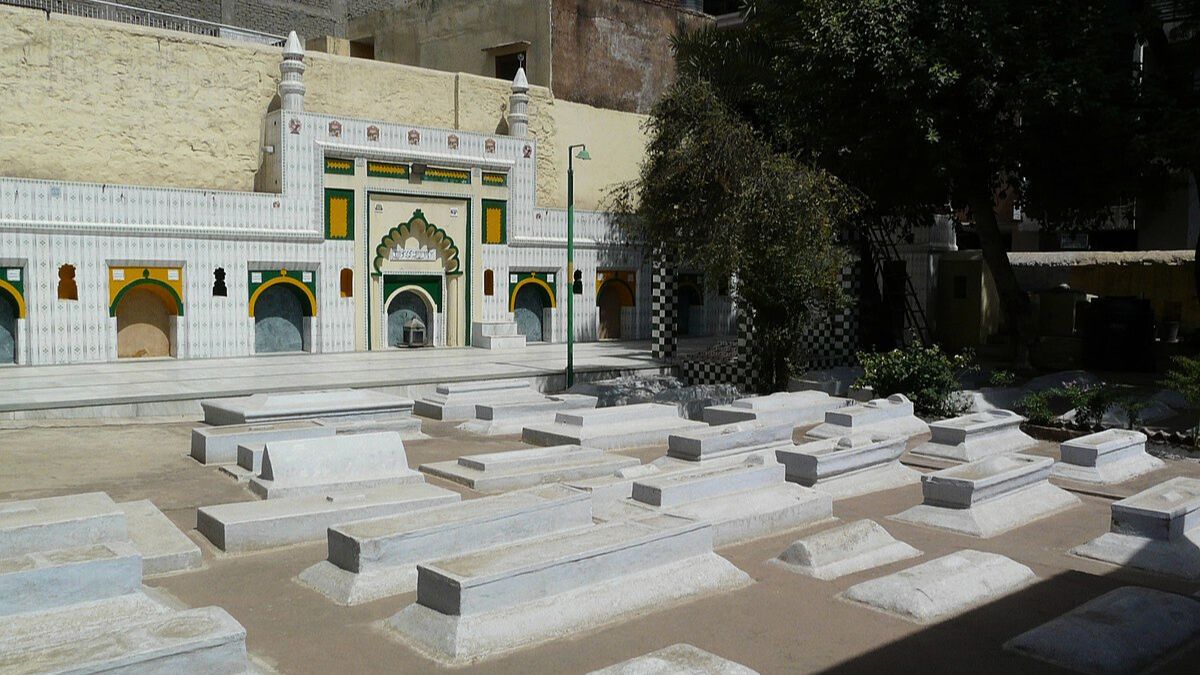 Mehrauli’s Hijron Ka Khanqah Is A 15th-Century Secret Spot Dedicated Only To Hijra Community