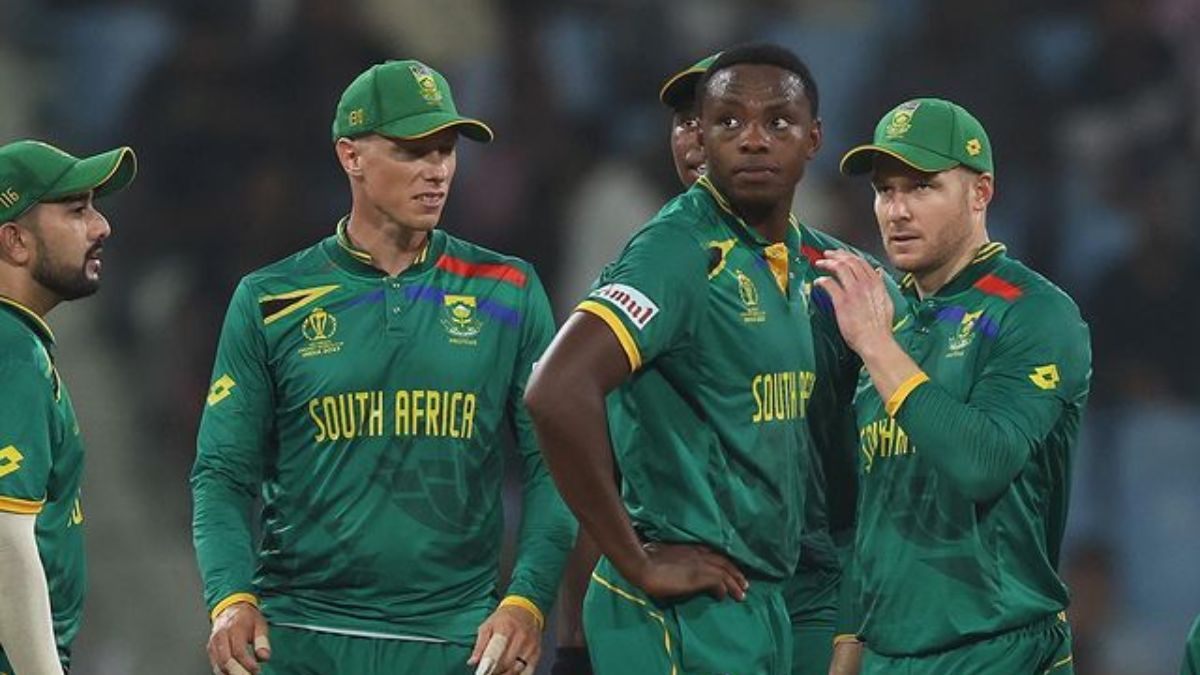 South African Fans Flew 9,000 KM To Support The Proteas At Kolkata’s Eden Gardens. Alas!
