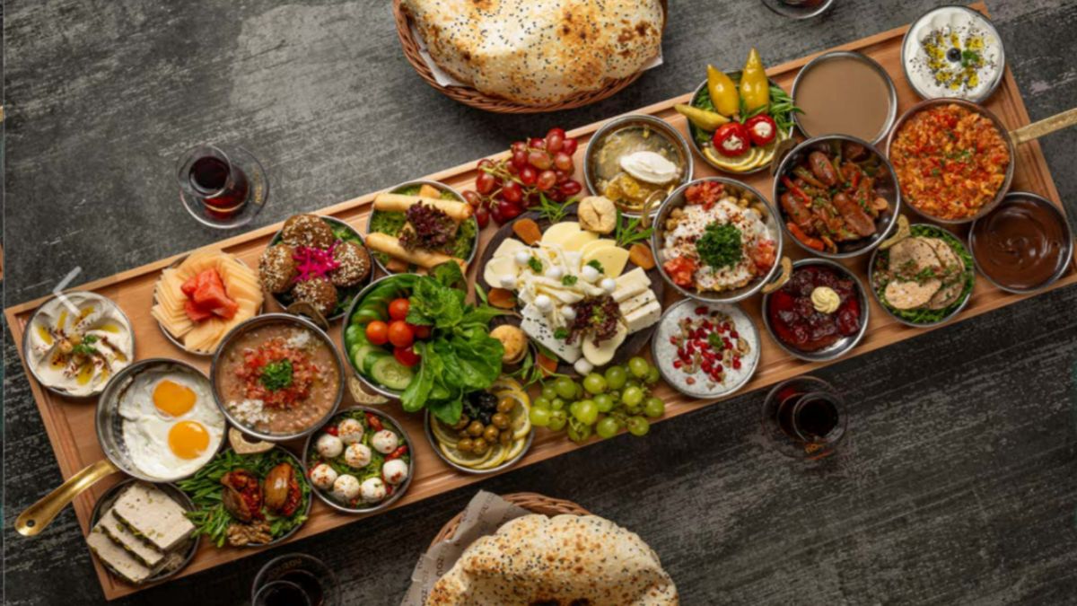Dubai’s Zou Zou Has A Grand Brekkie Platter For AED249 With 22+ Items & It’ll Challenge The Foodie In You