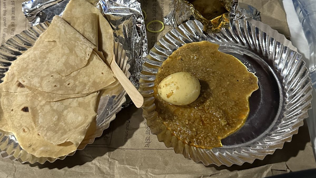 Bengaluru-Goa Train Passenger Disses IRCTC For Serving Food On Paper Plates; Netizens Explain Why