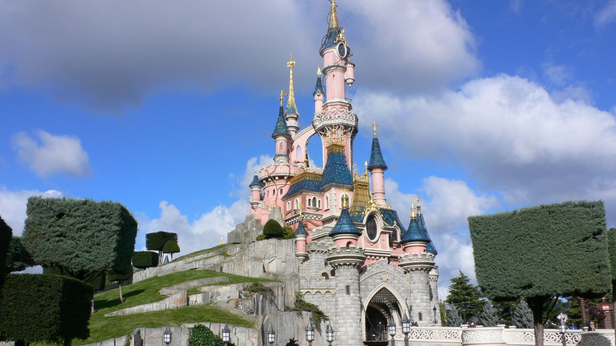 Why Is There No Disneyland In India? 5 Cities That Would Be Perfect To Have One