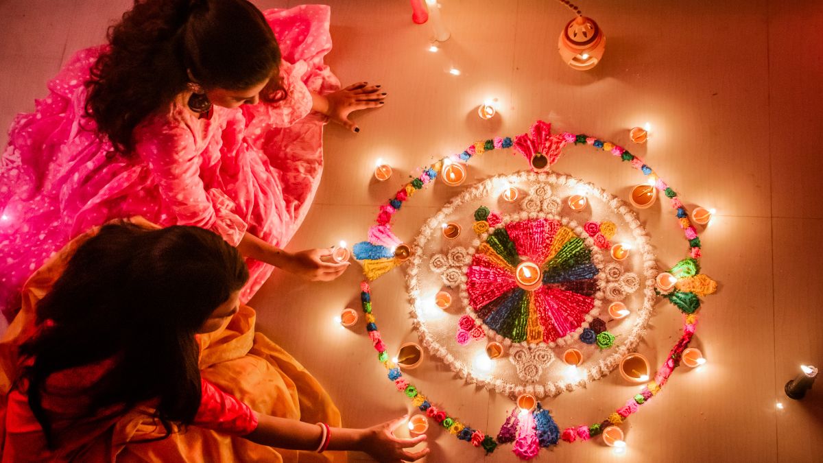 From Taking Oil Baths To Drawing Pulli Kolams; Here’s How Tamilians Celebrate Diwali