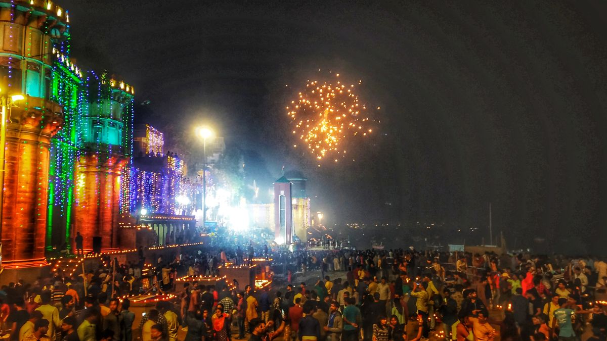 Beautifully Lit Ghats, Mesmerising Ganga Aarti & More; Here’s Why Dev Deepawali In Varanasi Is So Special