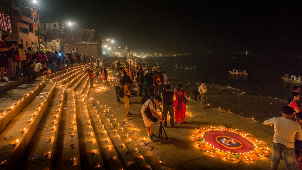 With More Than A Million Diyas Lighting Up The Ghat, Varanasi’s Dev Deepawali Is An Intriguing Sight