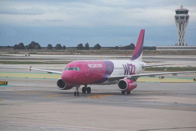 wizz air flight italy to india