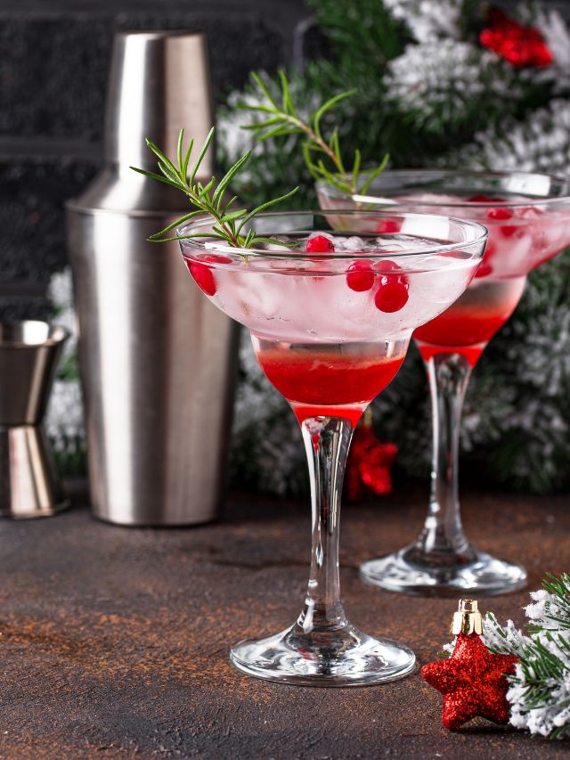 7 Drinks That Are Basically Christmas In A Glass!