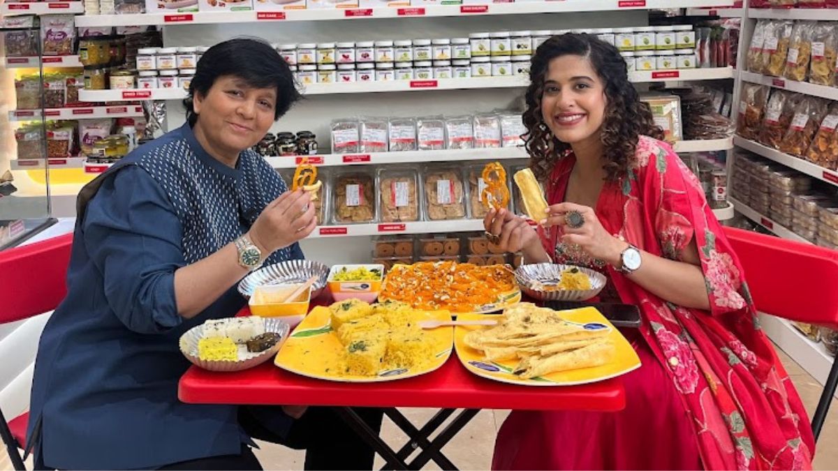 This Is How Falguni Pathak Likes To Have Her Dabeli And Her Pani Puri