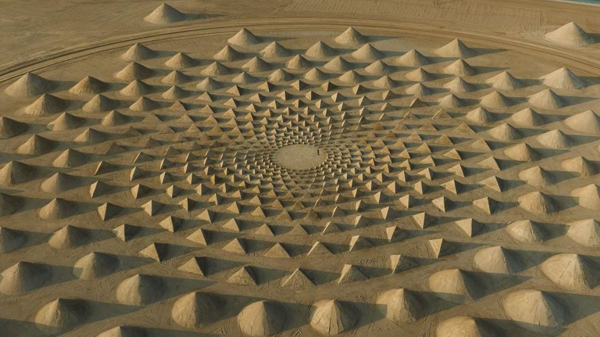 Artist Jim Denevan Installs 448 Handmade Pyramids Mandala-Style In Abu Dhabi; Sight To Behold!